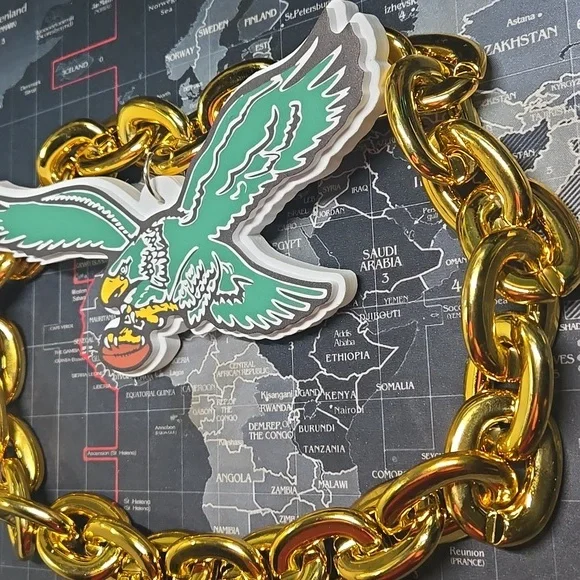 Philadelphia Eagles Gold Chain Necklace with Eagle Pendant - Picture 4 of 7